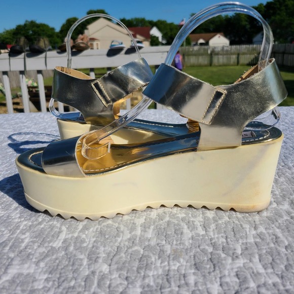Steve Madden Surfside Vintage Platform Metallic Gold Sandal - Picture 8 of 13